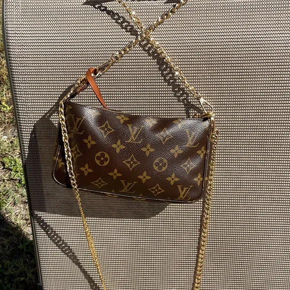 Louis Vuitton Monogram Crossbody Bag with Gold Chain - Picture 3 of 11